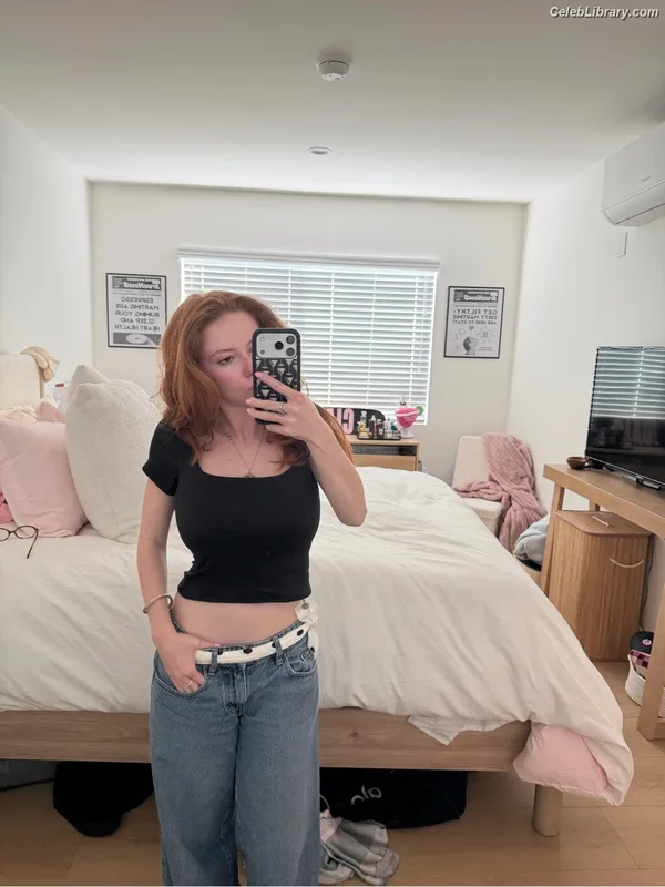 Francesca Capaldi photo 8 of 837