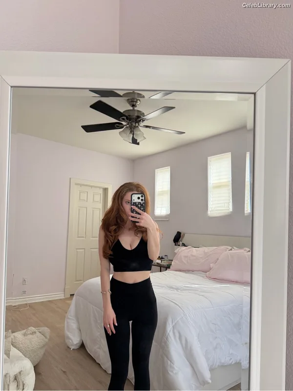 Francesca Capaldi photo 10 of 837