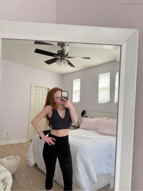 Francesca Capaldi photo 19 of 837