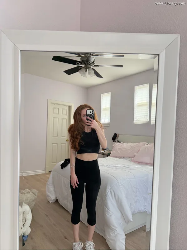 Francesca Capaldi photo 21 of 837