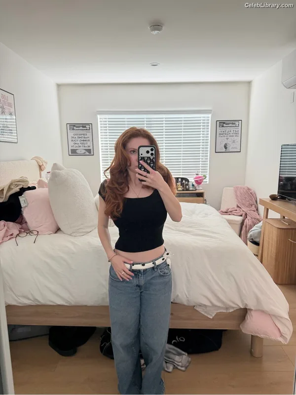 Francesca Capaldi photo 1 of 837