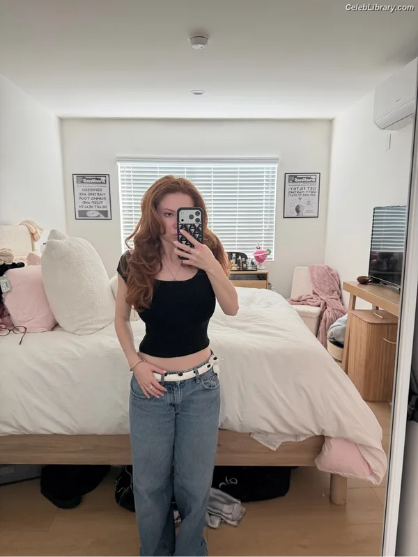 Francesca Capaldi photo 2 of 837