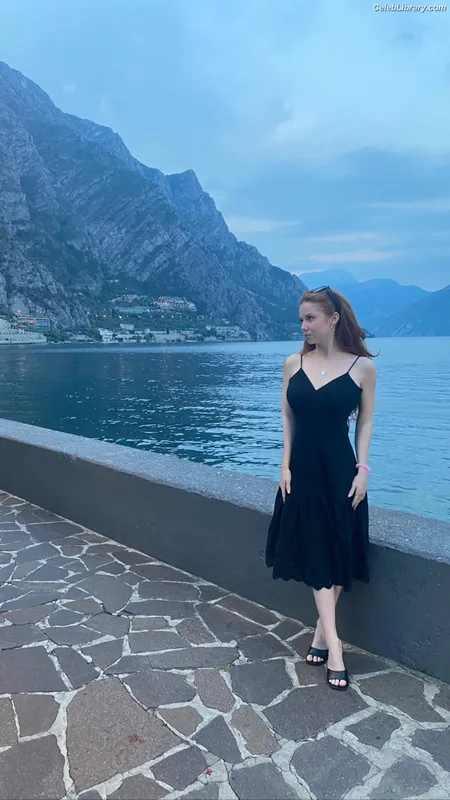 Francesca Capaldi photo 24 of 837