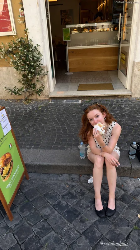 Francesca Capaldi photo 19 of 837