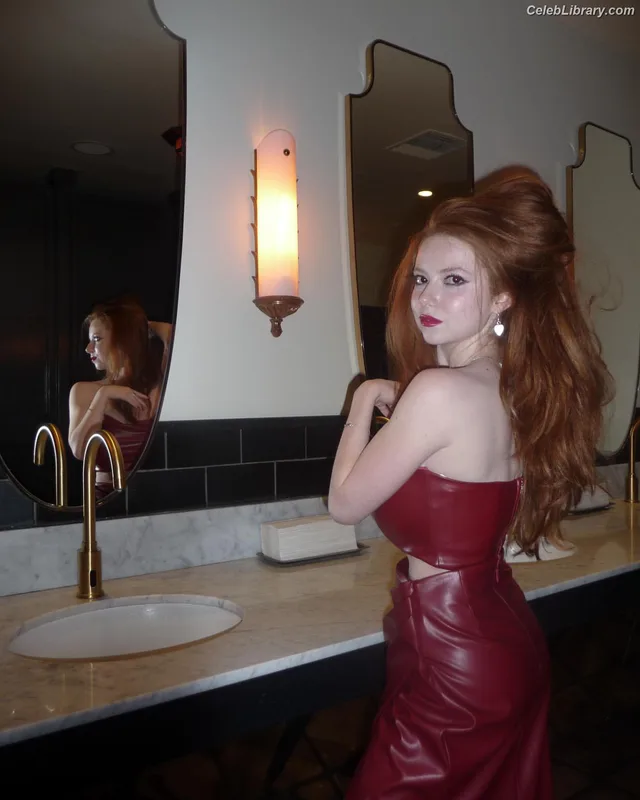 Francesca Capaldi photo 14 of 837