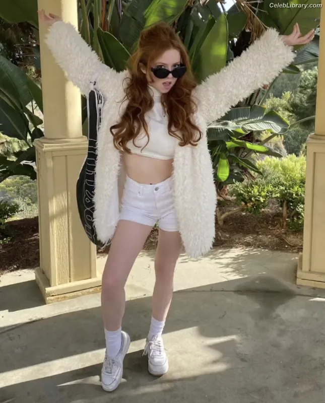 Francesca Capaldi photo 16 of 837