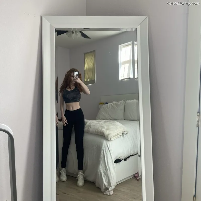 Francesca Capaldi photo 22 of 837