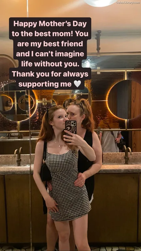 Francesca Capaldi photo 9 of 837