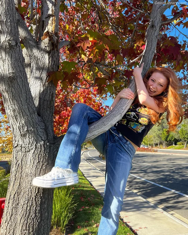 Francesca Capaldi photo 8 of 837