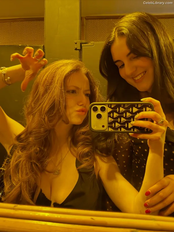Francesca Capaldi photo 4 of 837