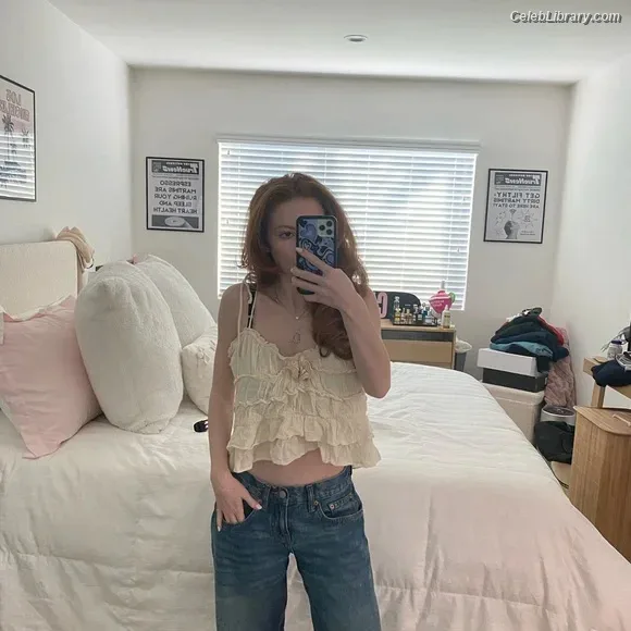 Francesca Capaldi photo 3 of 837