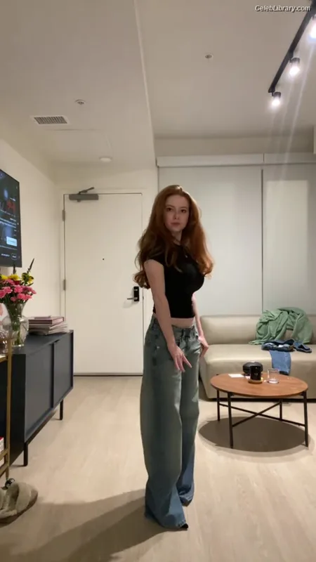 Francesca Capaldi photo 10 of 837