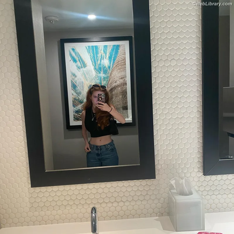 Francesca Capaldi photo 17 of 837