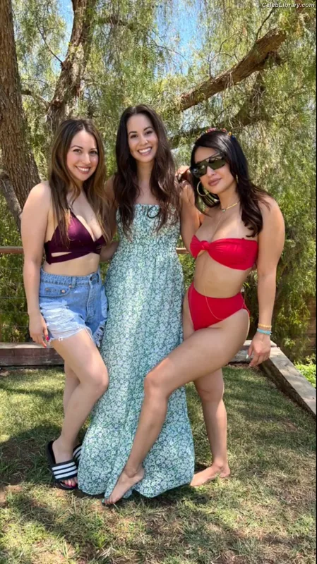 Francia Raisa photo 3 of 632