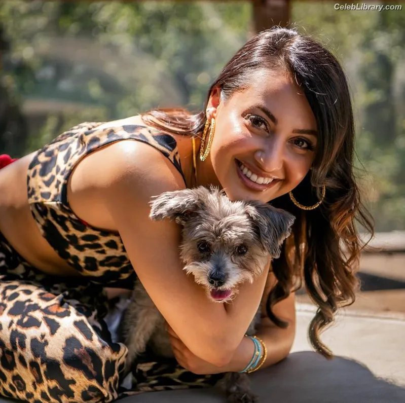 Francia Raisa photo 10 of 632