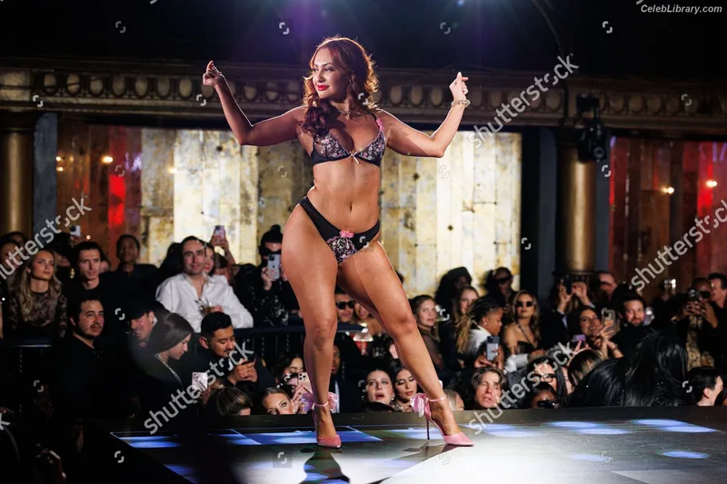 Francia Raisa photo 13 of 632