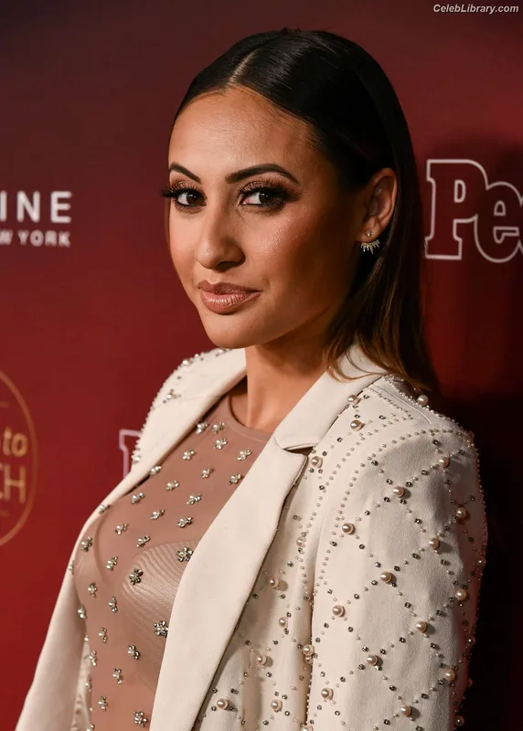 Francia Raisa photo 1 of 632
