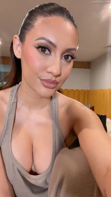 Francia Raisa photo 2 of 632