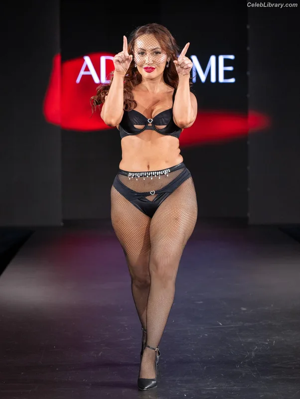 Francia Raisa photo 17 of 632