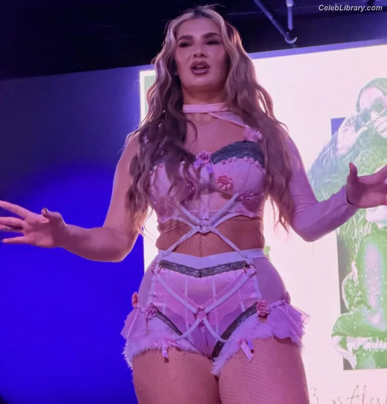 Frankie B photo 24 of 580