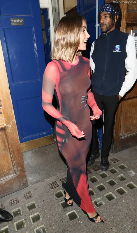 Frankie Bridge photo 8 of 103