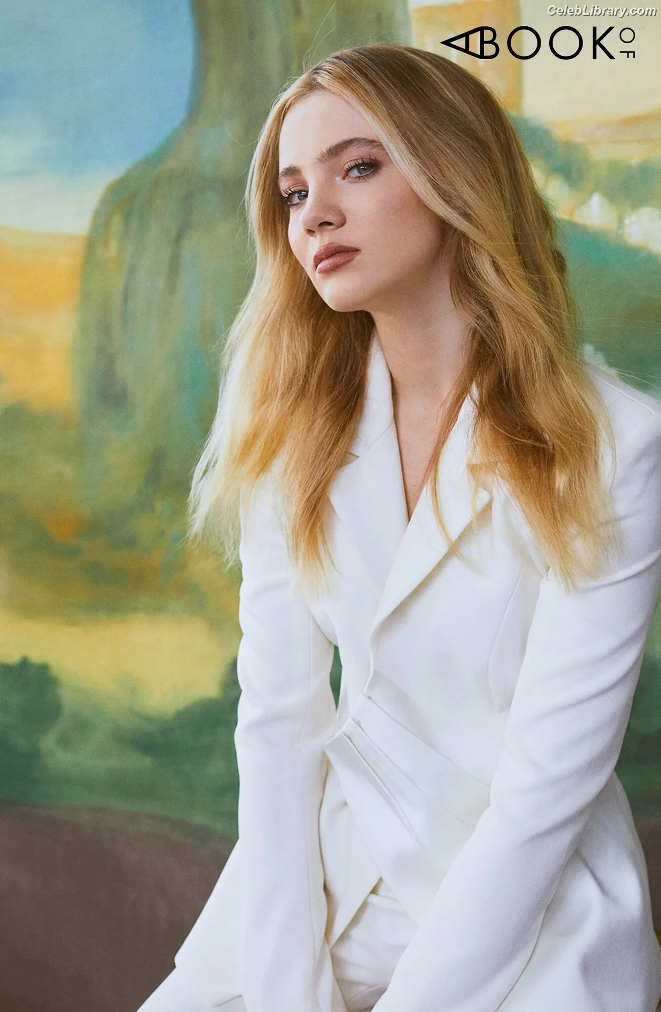 Freya Allan photo 18 of 517