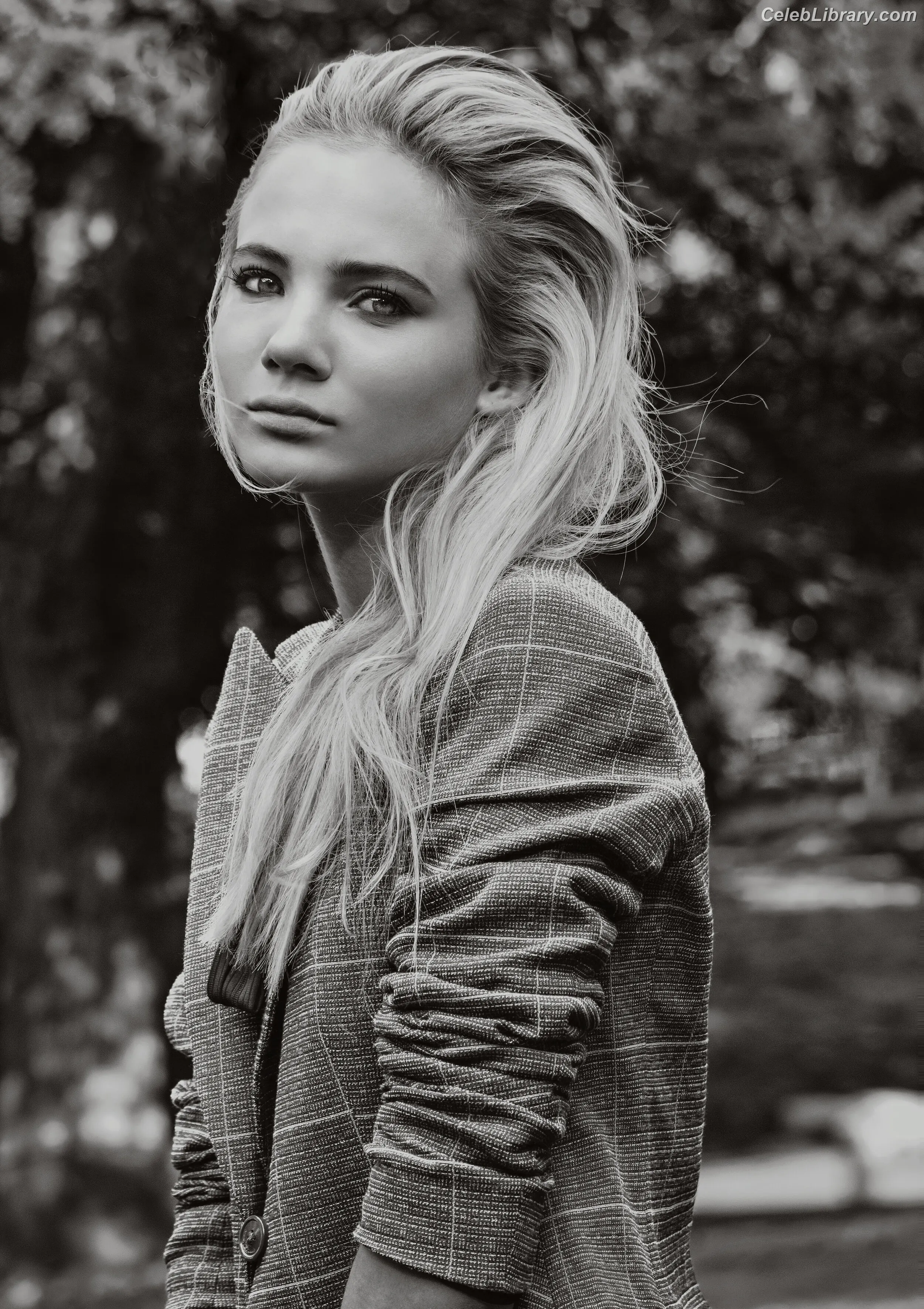 Freya Allan photo 13 of 517