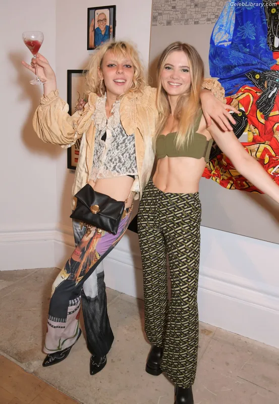 Freya Allan photo 6 of 518