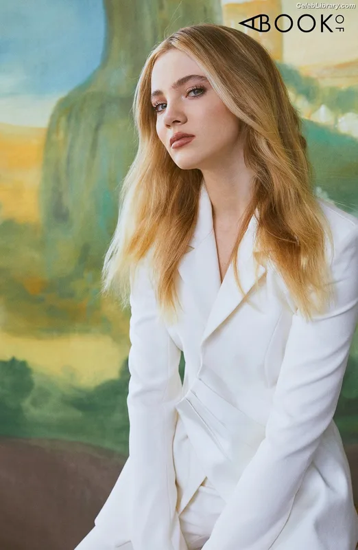 Freya Allan photo 18 of 518