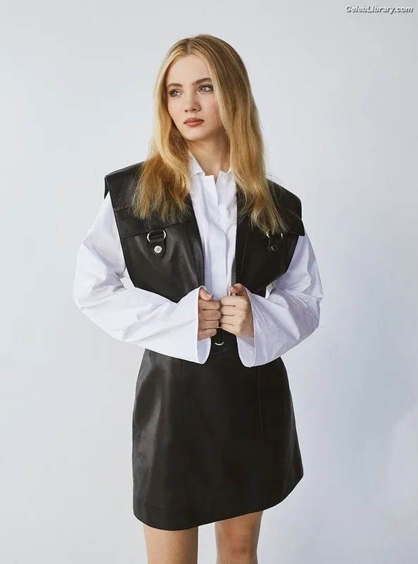 Freya Allan photo 20 of 518