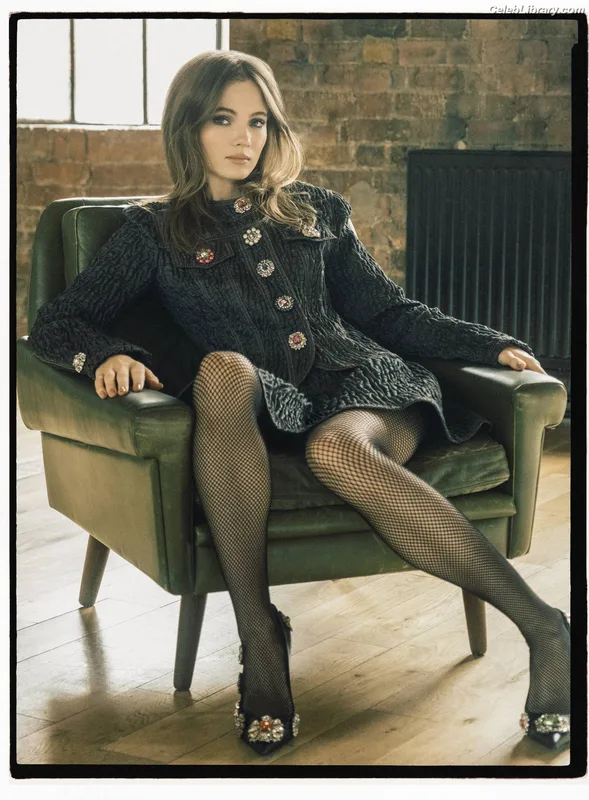 Freya Allan photo 7 of 518