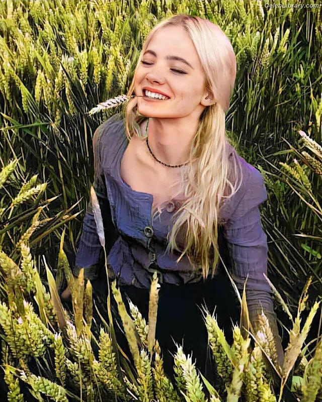 Freya Allan photo 18 of 518
