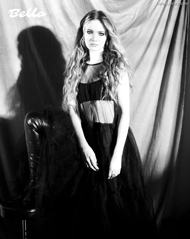 Freya Allan photo 5 of 518