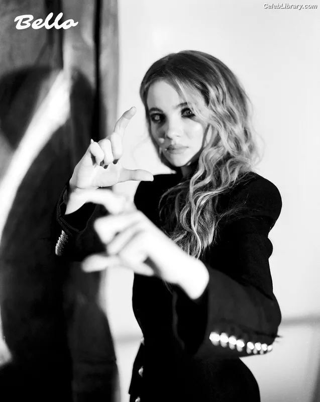 Freya Allan photo 6 of 518