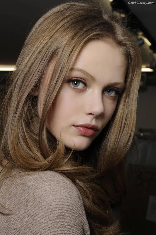 Frida Gustavsson photo 4 of 91