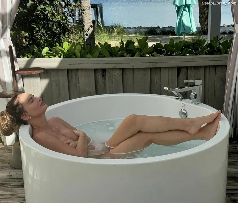 Gabrielle Anwar photo 12 of 23