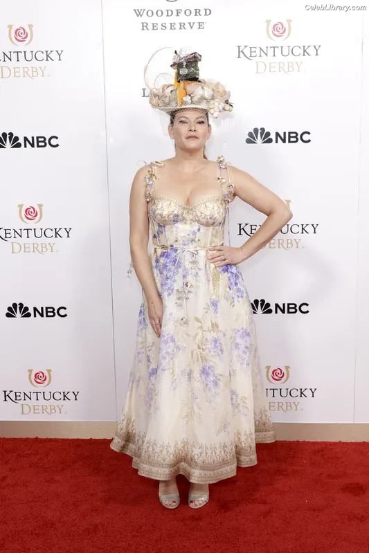Gail Simmons photo 11 of 17