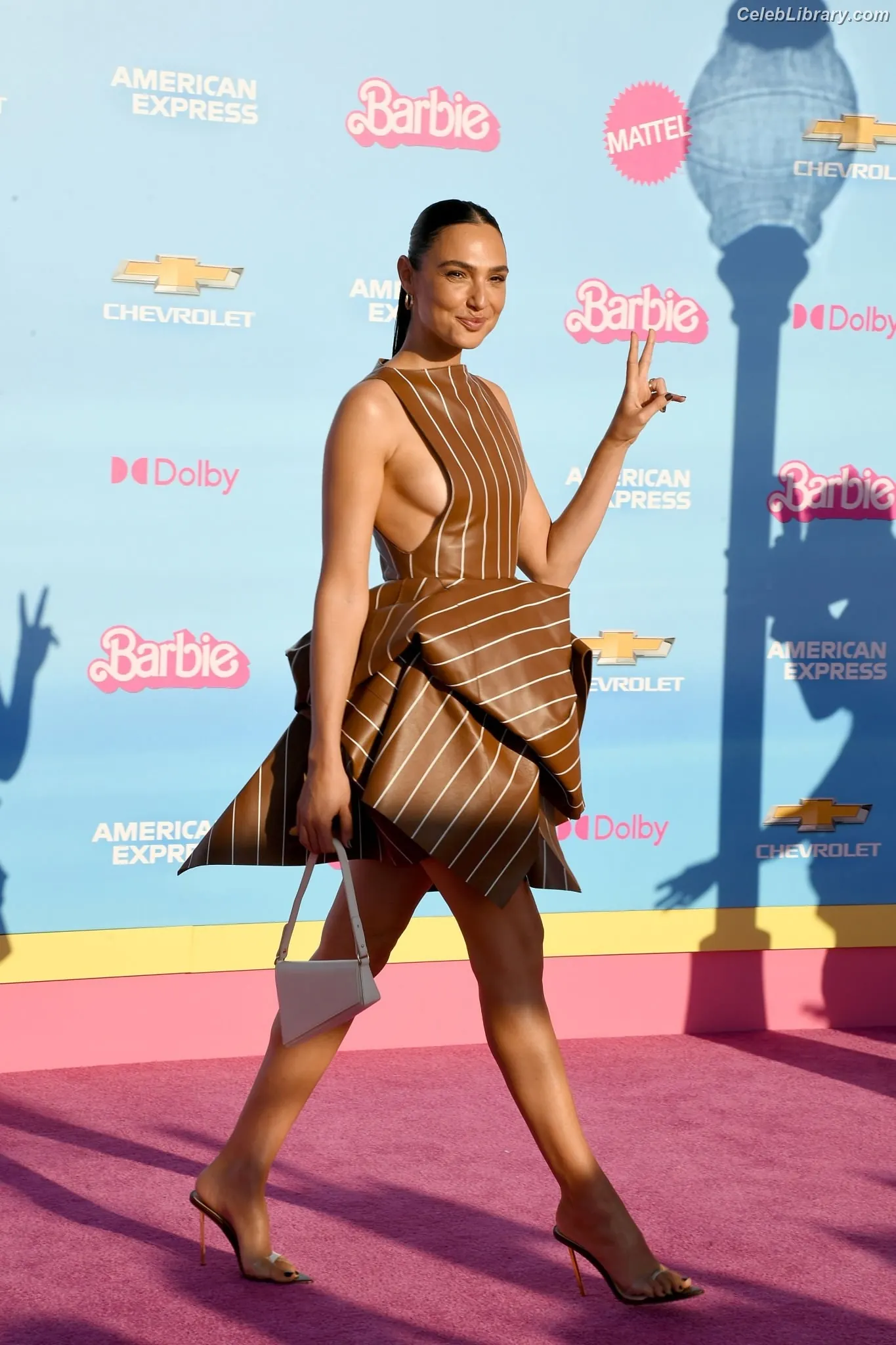 Gal Gadot photo 11 of 1473