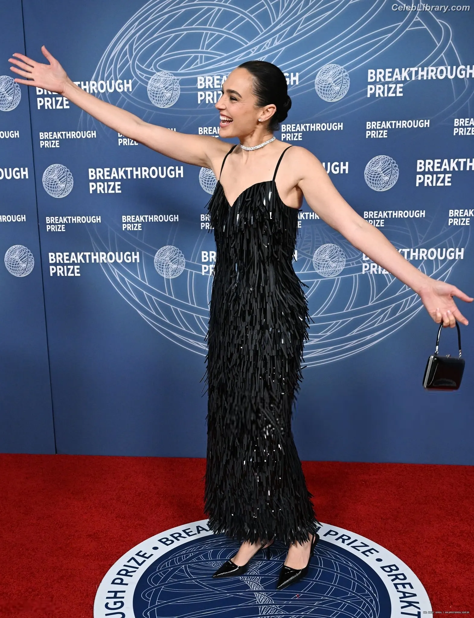 Gal Gadot photo 1 of 1473
