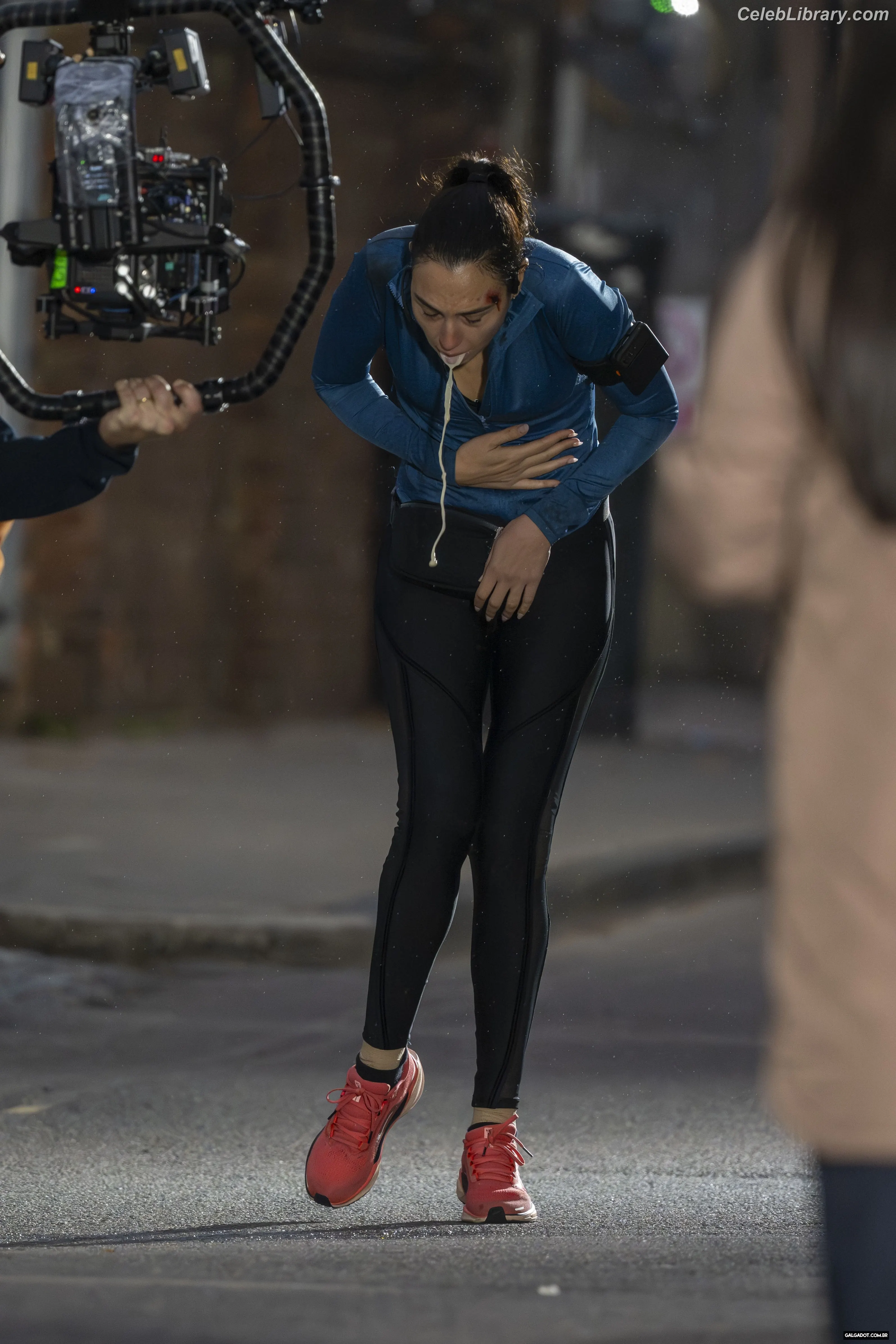 Gal Gadot photo 16 of 1473