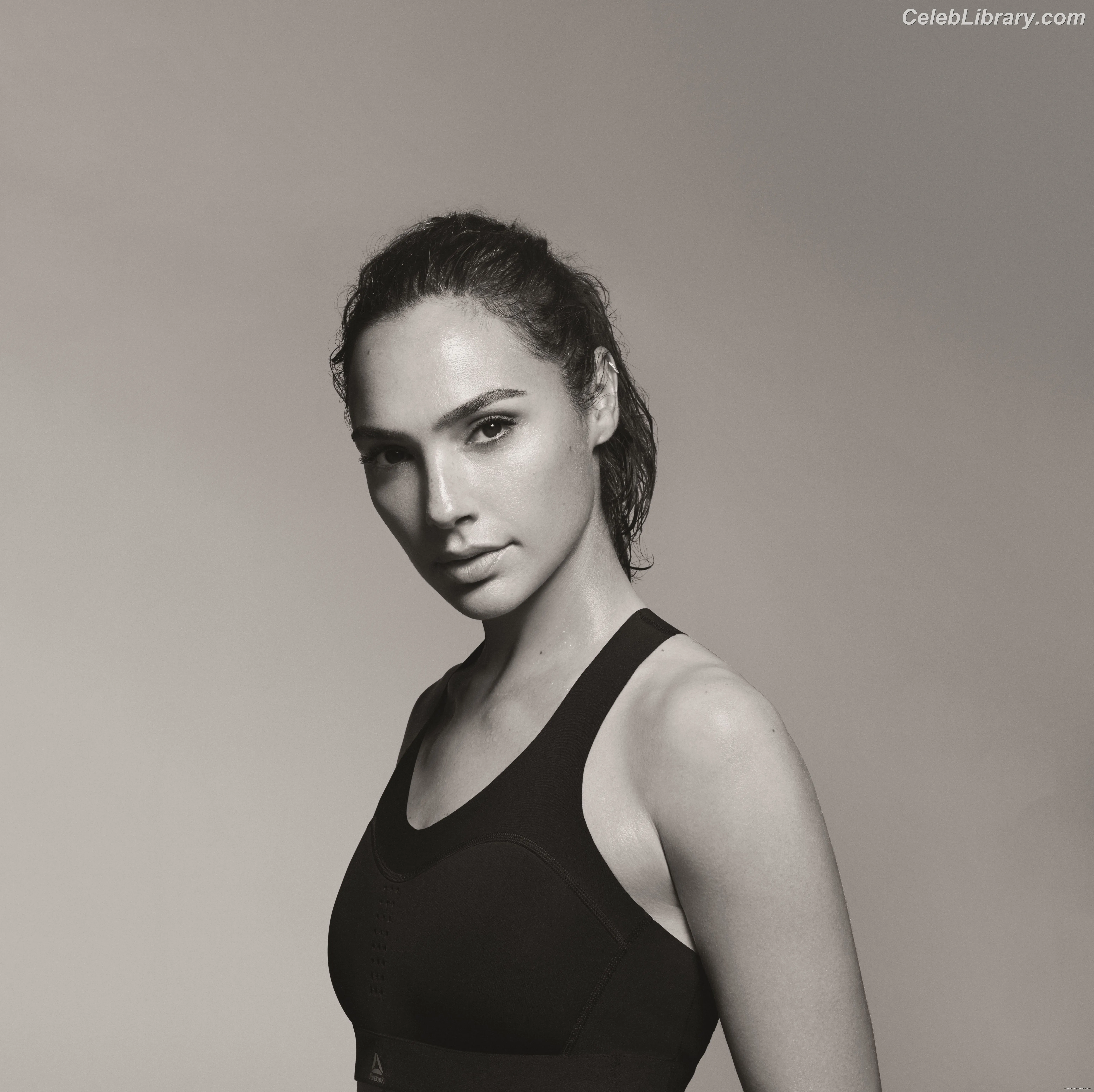 Gal Gadot photo 1 of 1473