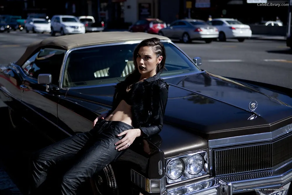 Gal Gadot photo 18 of 1473