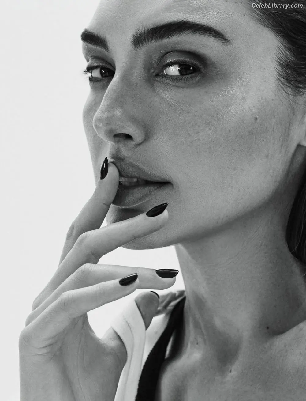 Gal Gadot photo 19 of 1473