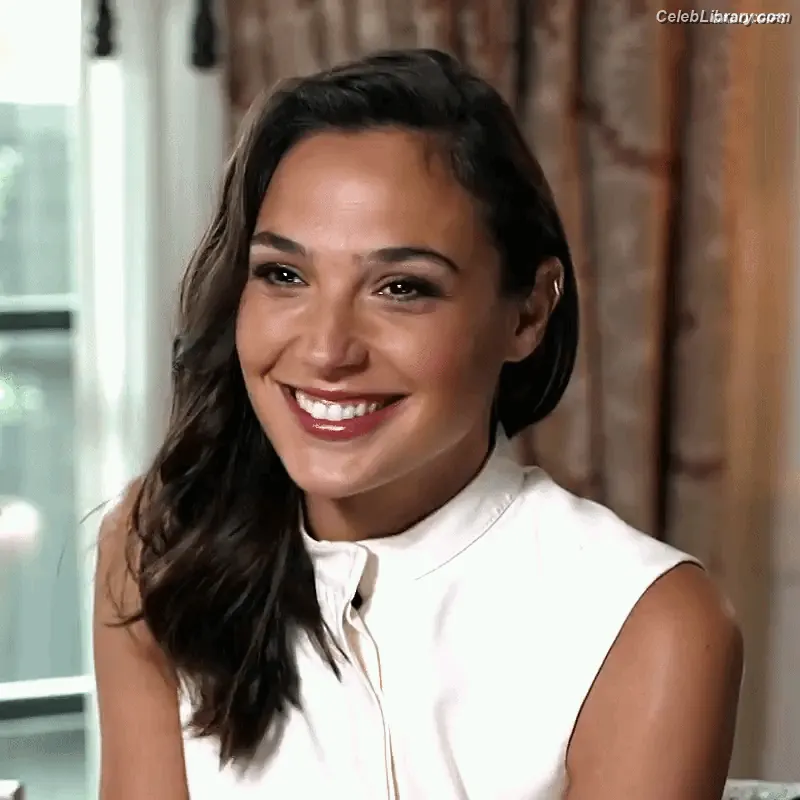 Gal Gadot photo 9 of 1473