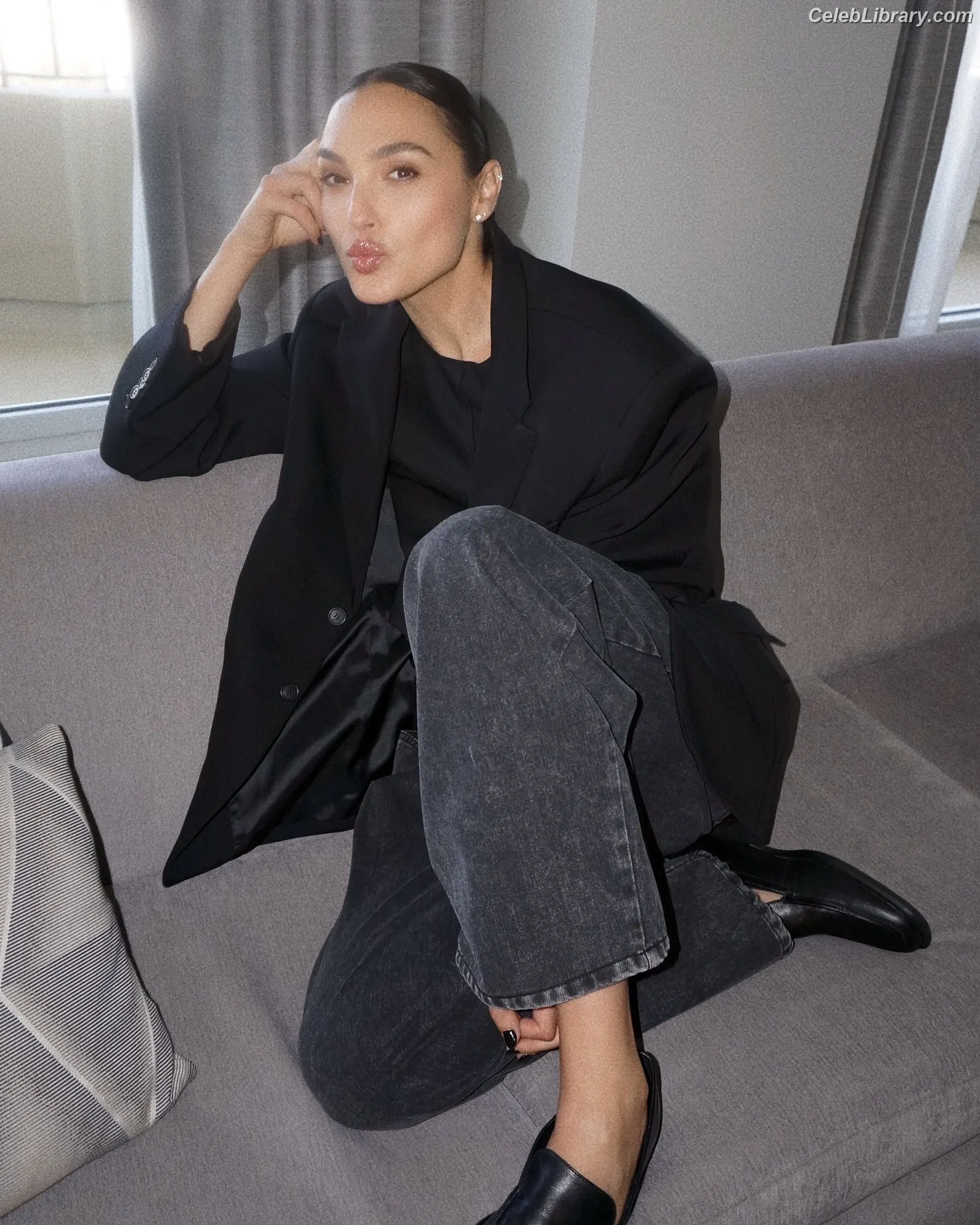 Gal Gadot photo 10 of 1473