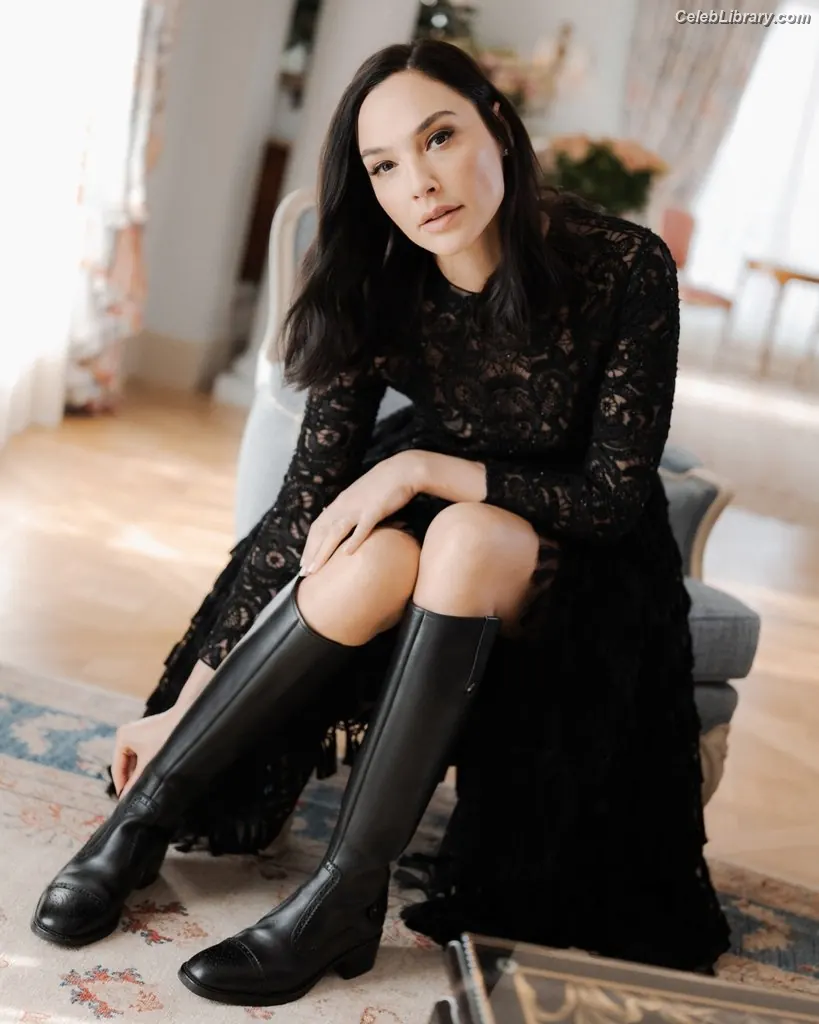 Gal Gadot photo 9 of 1473