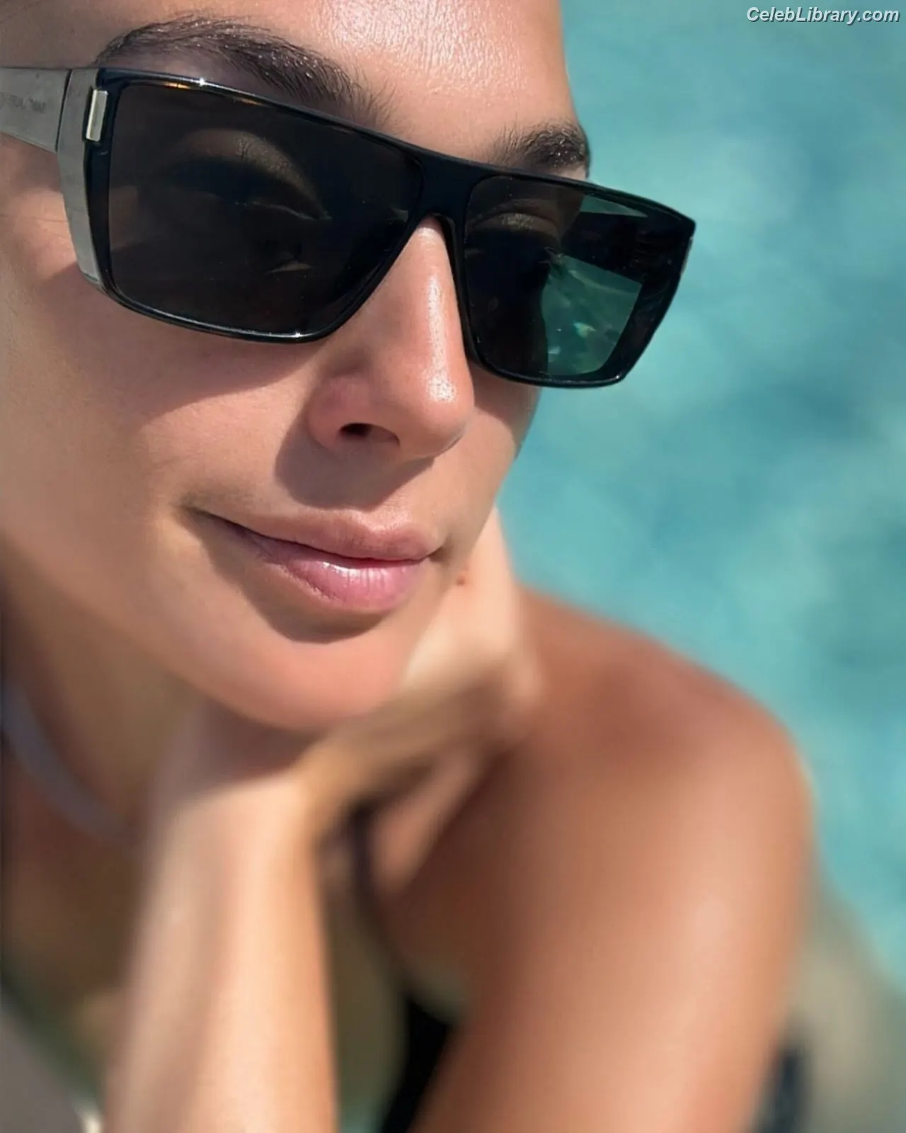 Gal Gadot photo 12 of 1473
