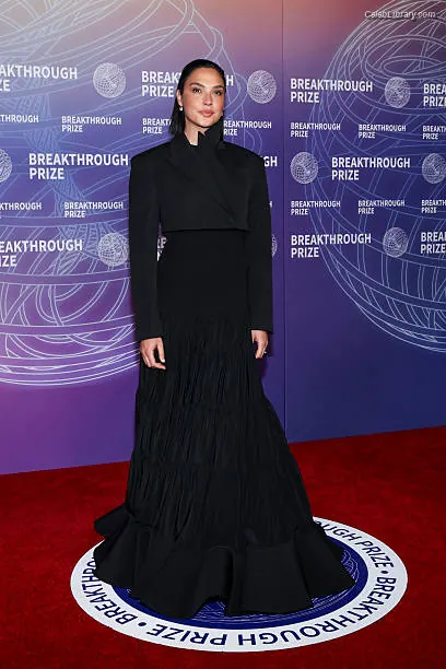 Gal Gadot photo 16 of 1473