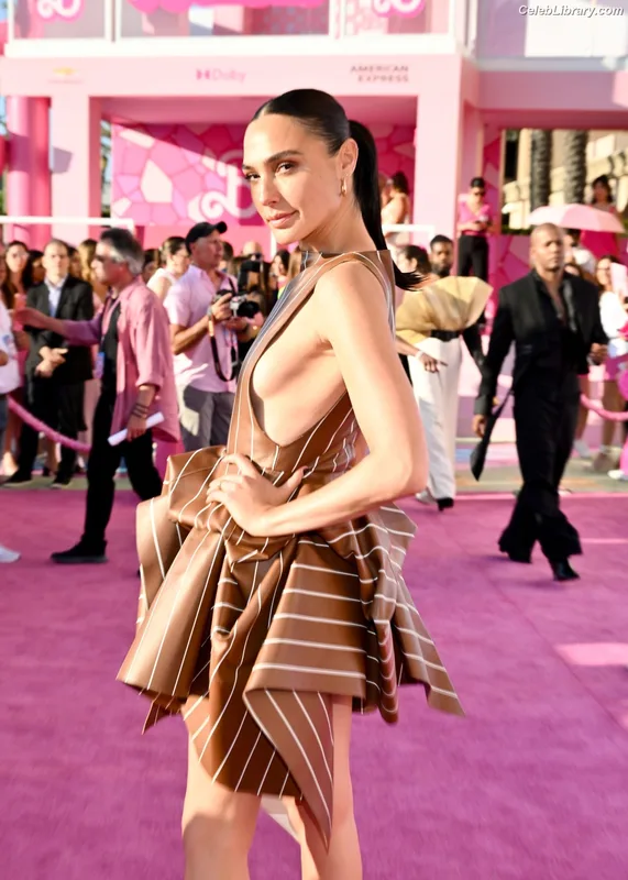 Gal Gadot photo 3 of 1471