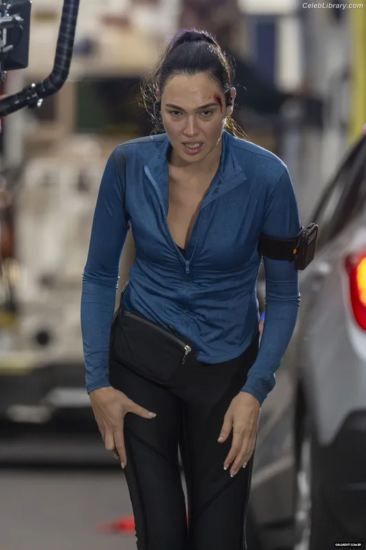 Gal Gadot photo 10 of 1471